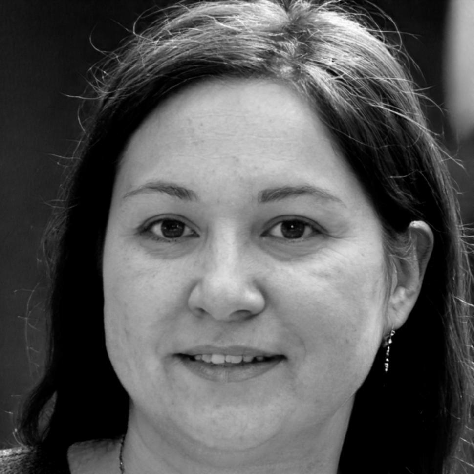 Directora de contenidos educativos especializada en finanzas corporativas